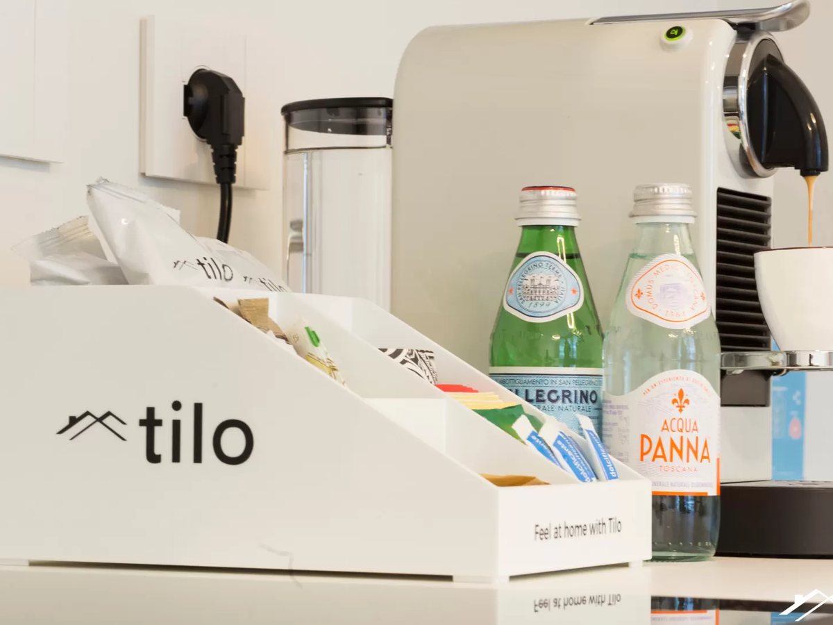 The Tilo coffee station: capsule machine, Tilo capsules, sugar and water for every arrival
