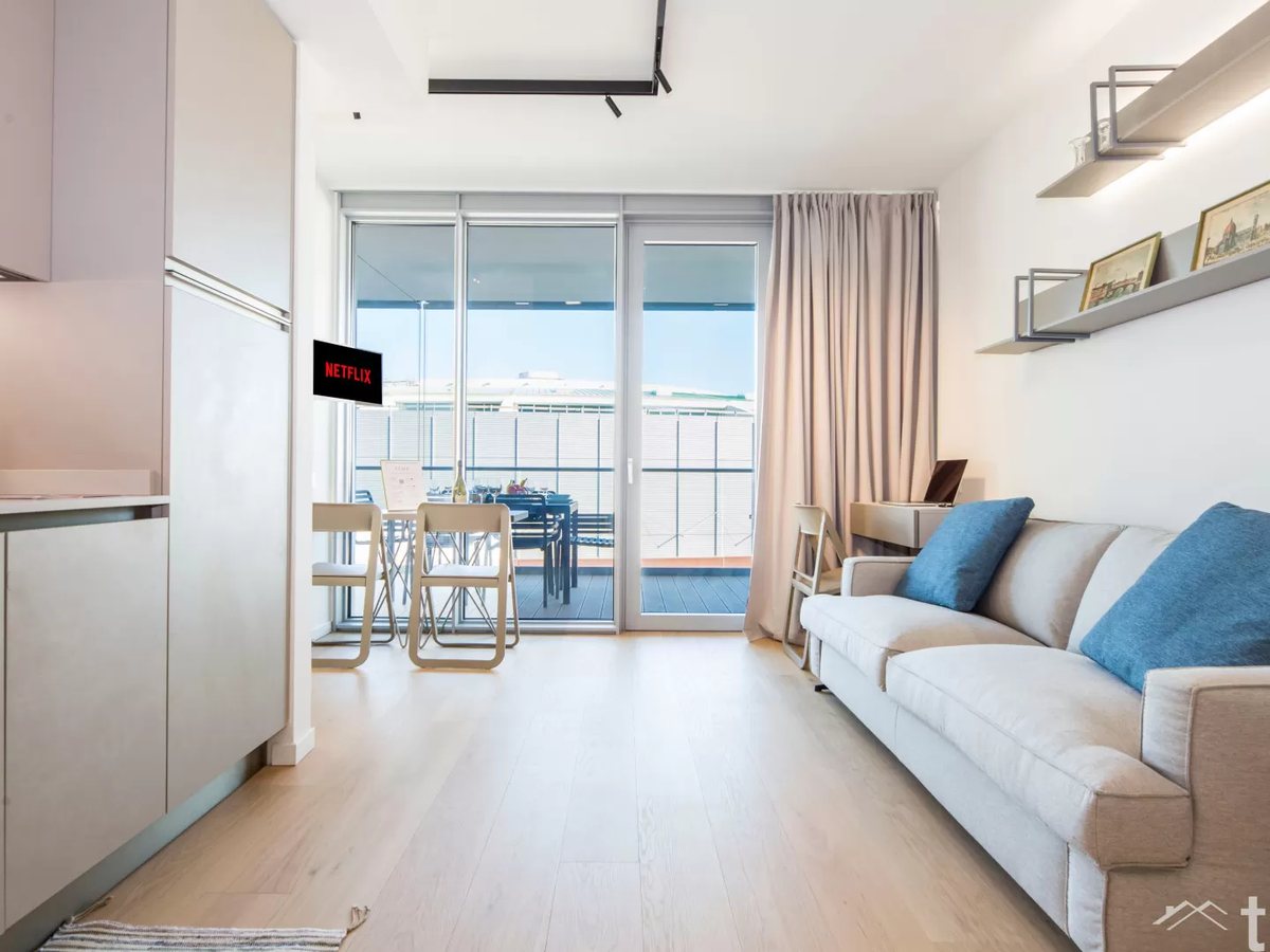 Light, uncluttered rooms that photograph well and clean fast